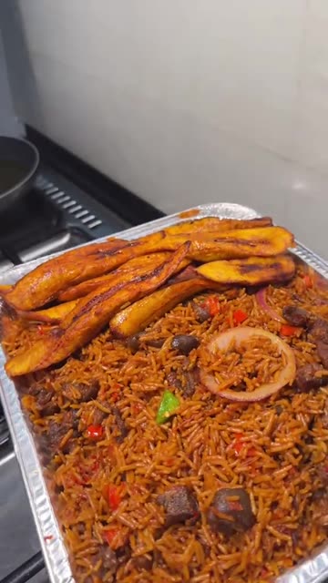 Smoky Jollof Rice 🔥🍅 Ultimate Flavor Explosion