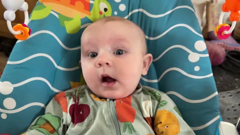 Day 138 – Super Active Baby Smiling Nonstop in Baby Sitter!