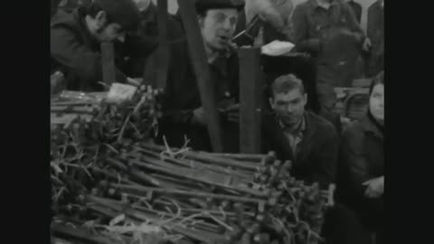 ☆ Robotnicy 1971_ Nic o nas bez nas - Kieślowski