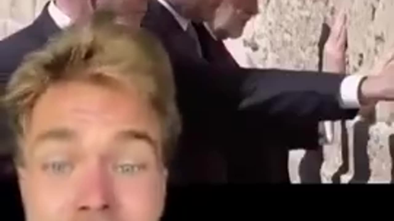 Marco Rubio removes crucifix wear yarmulke