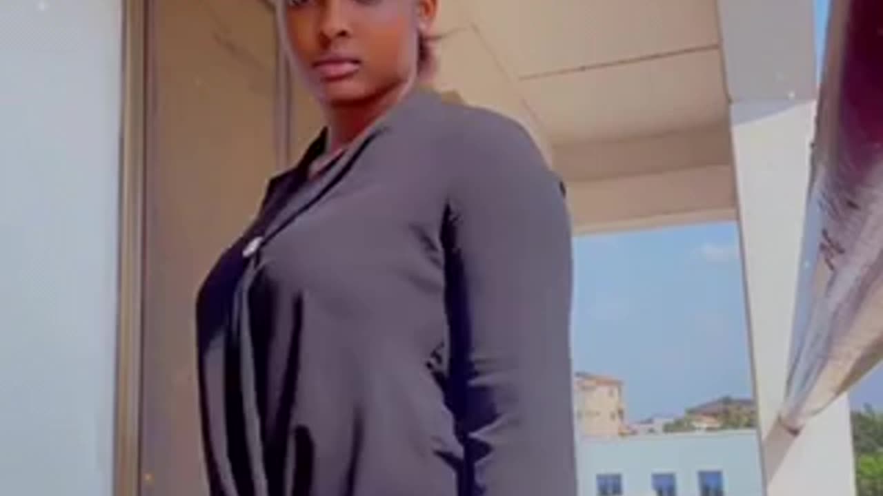 S€xy Babe shows her beauty in new video