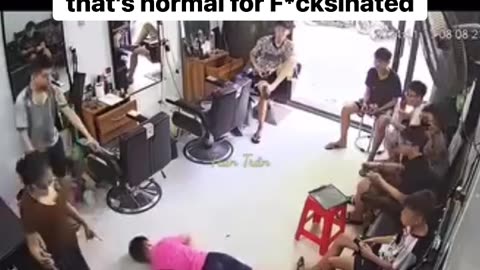 Hirtelen a fodrász szalonban (nemattólvan!)