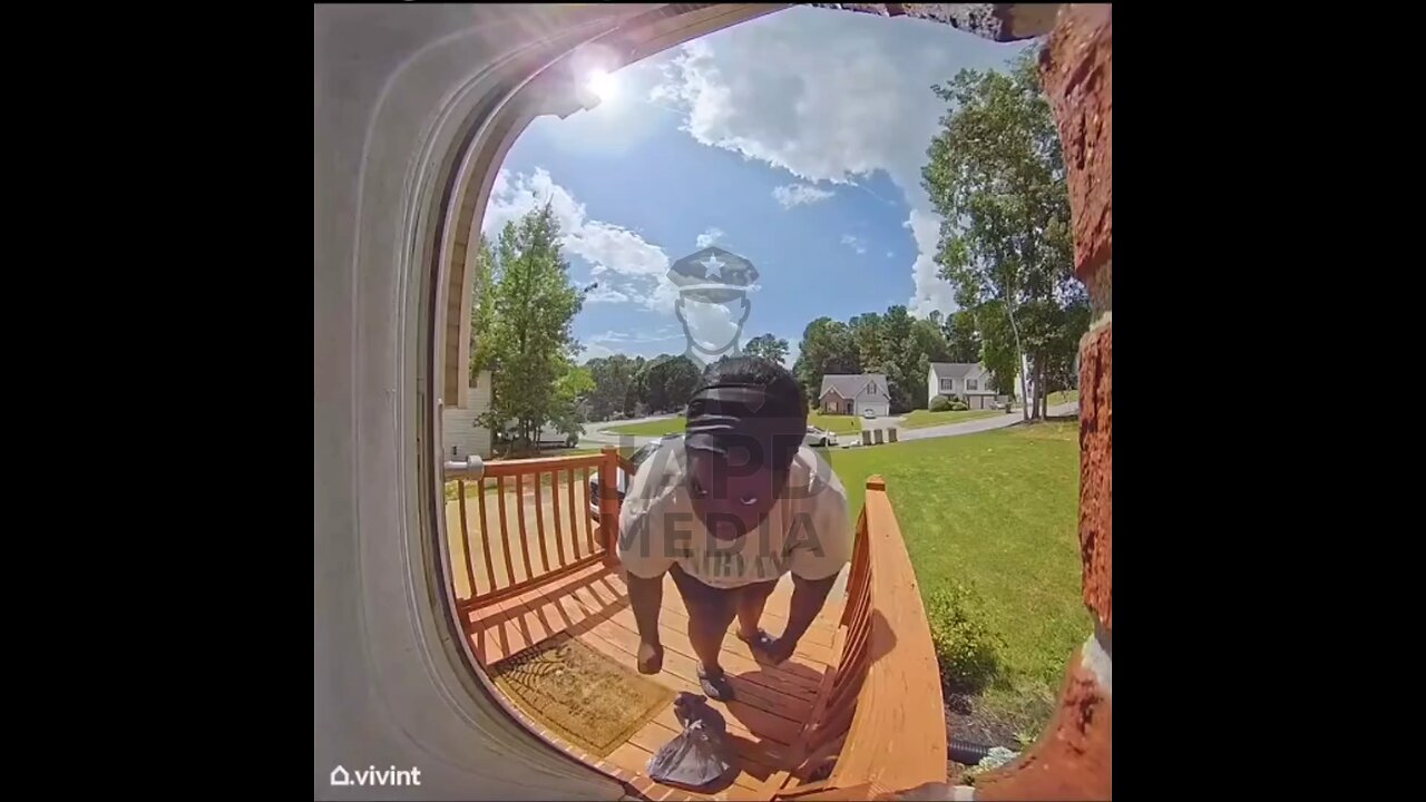 Why are they moving like each step is a full staircase? 😂 #baddelivery #japd