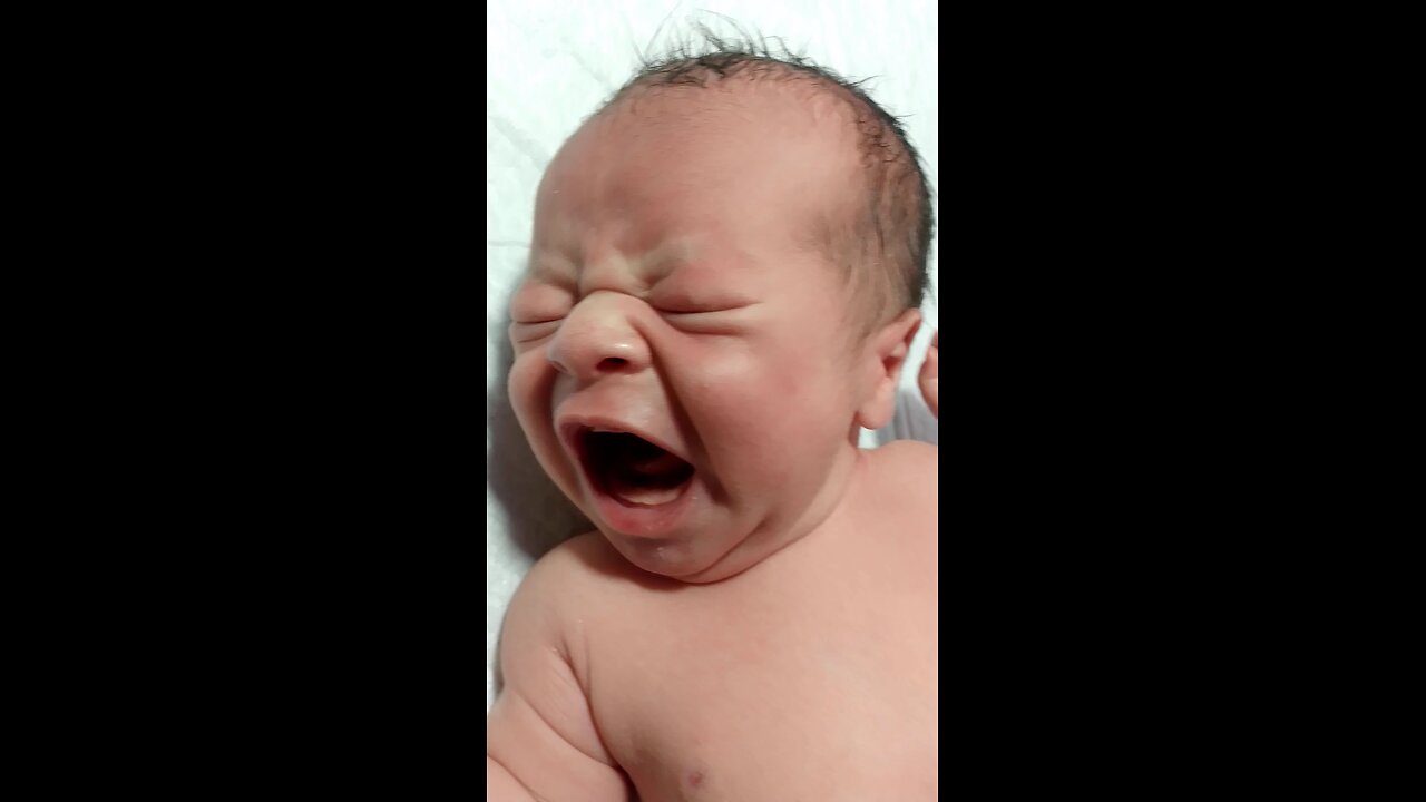 first cry of newborn baby | baby is crying to feed