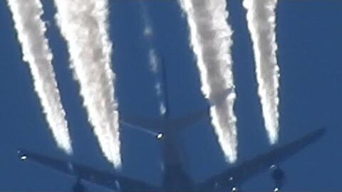 "The Mysterious Fifth Nozzle: Decoding the Truth About Lufthansa DLH452's Contrail"