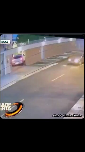 Crooks try to follow someone into their home but get shot instead.