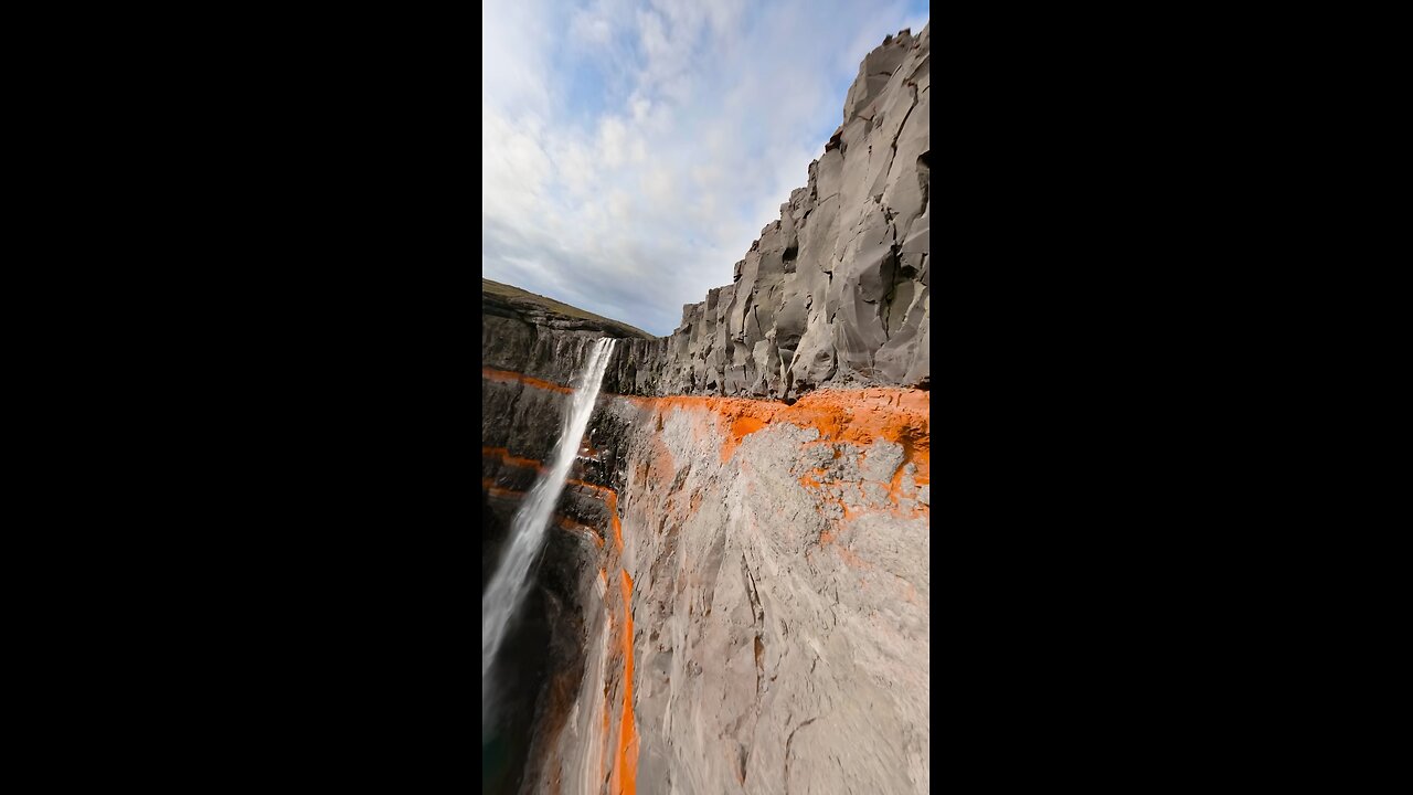 How can such colors even exist?