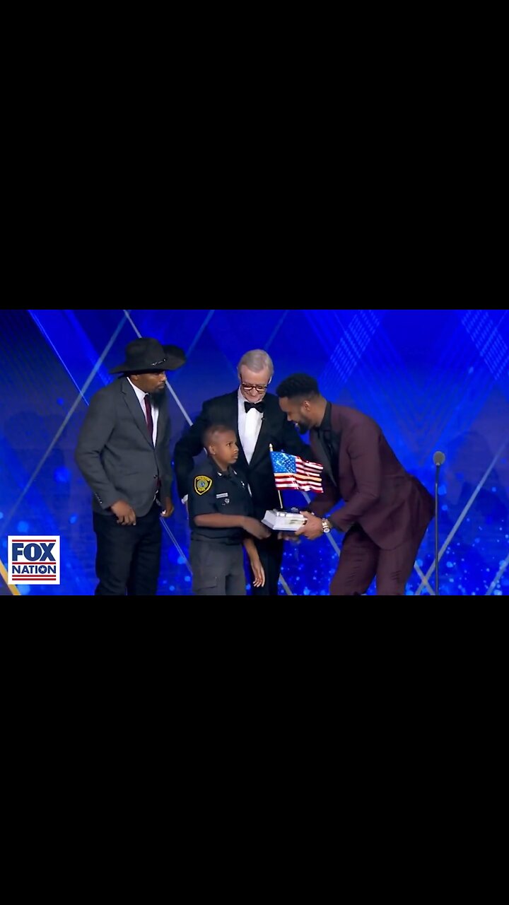 The 13-Year-Old Who Inspired Trump Just Won The "Young Patriot Award"