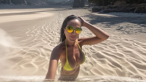 🔥 Beach Goddess Turns Heads in Yellow Bikini – Pure Summer Vibes! | Viral Moments