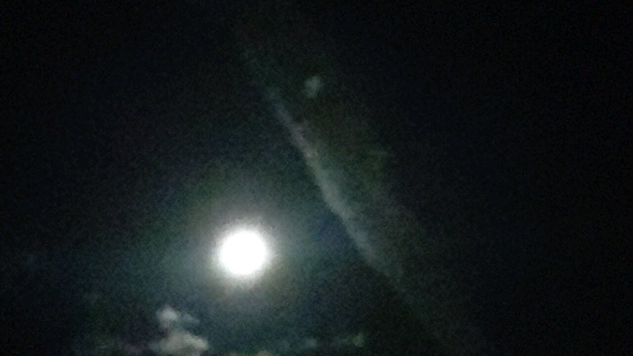 Trails being sprayed at 11:00 nite 9/2/25