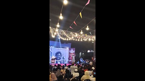 টিএসসিতে শহীদ ওসমান হাদির স্মরণে আয়োজিত বই মেলায় শহীদ ওসমান হাদি কে নিয়ে আবু উবায়দা