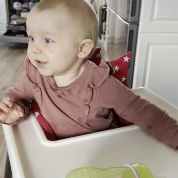 baby kayla + her bottle = pure cuteness overload 🍼💕