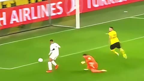 How Did He Even Do This?! ⚽🤯 | Impossible Football Moments