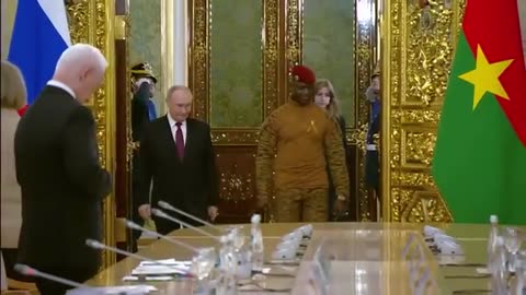 Ibrahim TRAORÉ e la RIVOLUZIONE Africana: news che i Media Italiani NON Dicono