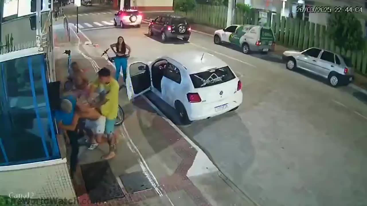 🇧🇷 A Brazilian guy managed to fight off an armed robber