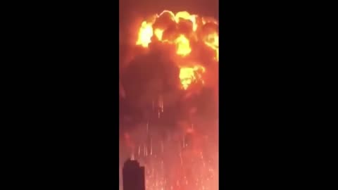 Huge Iranian Bomb Destroys Israeli Arms Depots in #Tel_Aviv