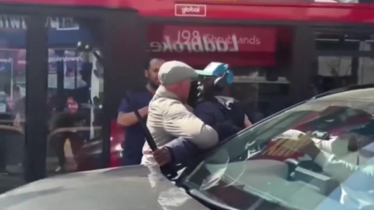 He decided to block London to show who's boss. We can't get used to this.