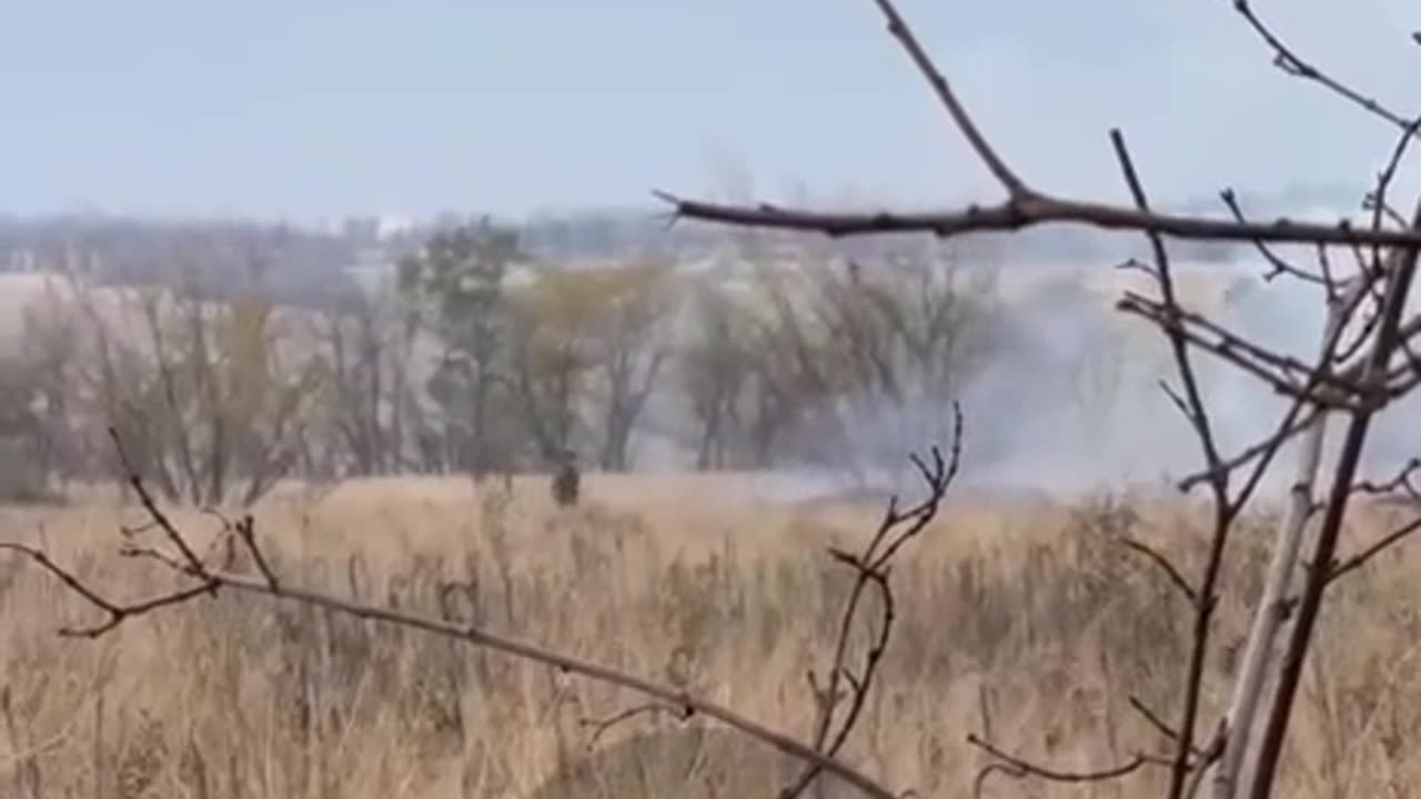 🇷🇺 🏹 🎬 A Russian soldier survived hit by an enemy FPV drone