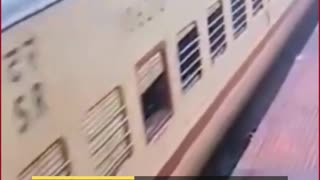 Heroic Rescue on Tracks! RPF Constable Saves Woman From Being Crushed Under Moving Train