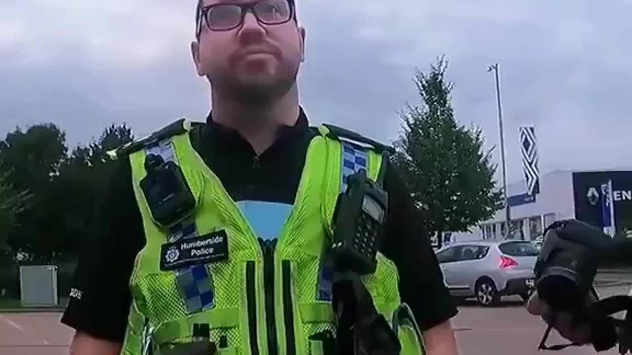 🚨A man has been arrested in the UK for calling someone a 'muppet'