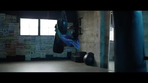 Ed Sheeran - Shape of You (Official Music Video)