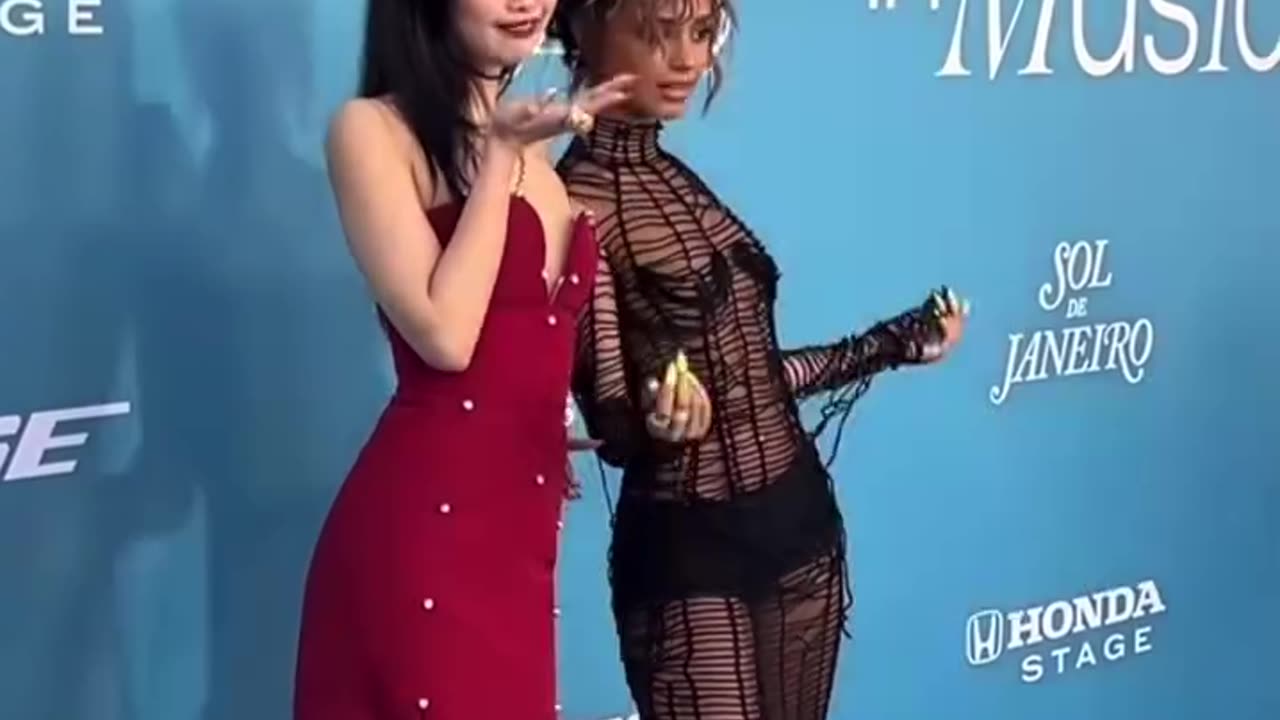 jennierubyjane and tyla at the 2025 Billboard Music Awards
