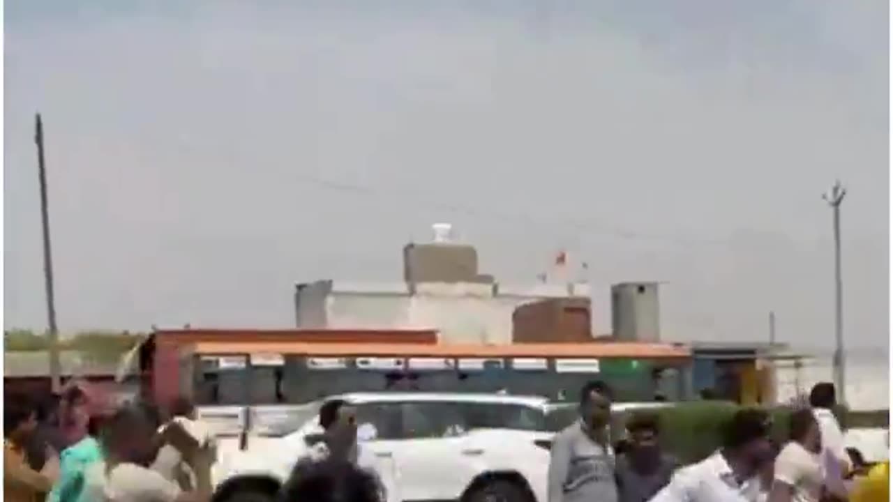 Aligarh: Tyres Thrown at SP MP’s Convoy, Vehicles Collide