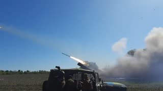 Ukrainian MRLS Firing Into Russian Lines