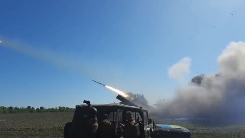 Ukrainian MRLS Firing Into Russian Lines