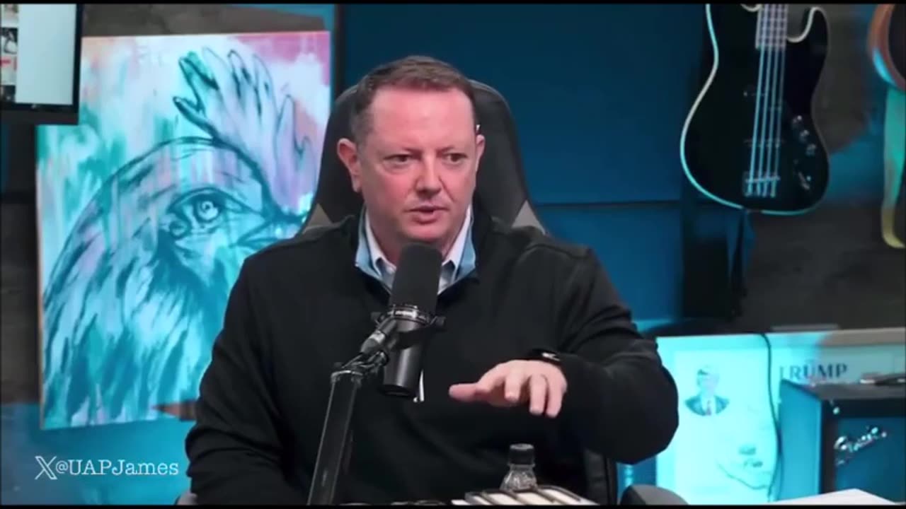 Enregistré en Colombie-Britannique, Canada - L'OVNI disparaît tout simplement