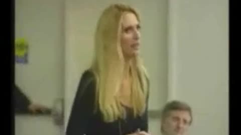 Ann Coulter Kicked Out by 2000 student protesters in Canada
