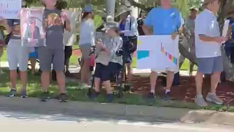 Florida Protesters Stick to Sidewalks to Avoid getting Run Over