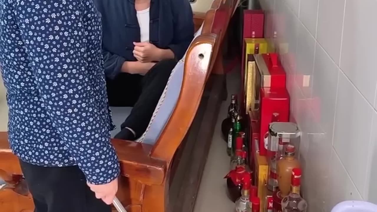 Hilarious Couple’s Mini-Fights: Wife Always Blames Him!