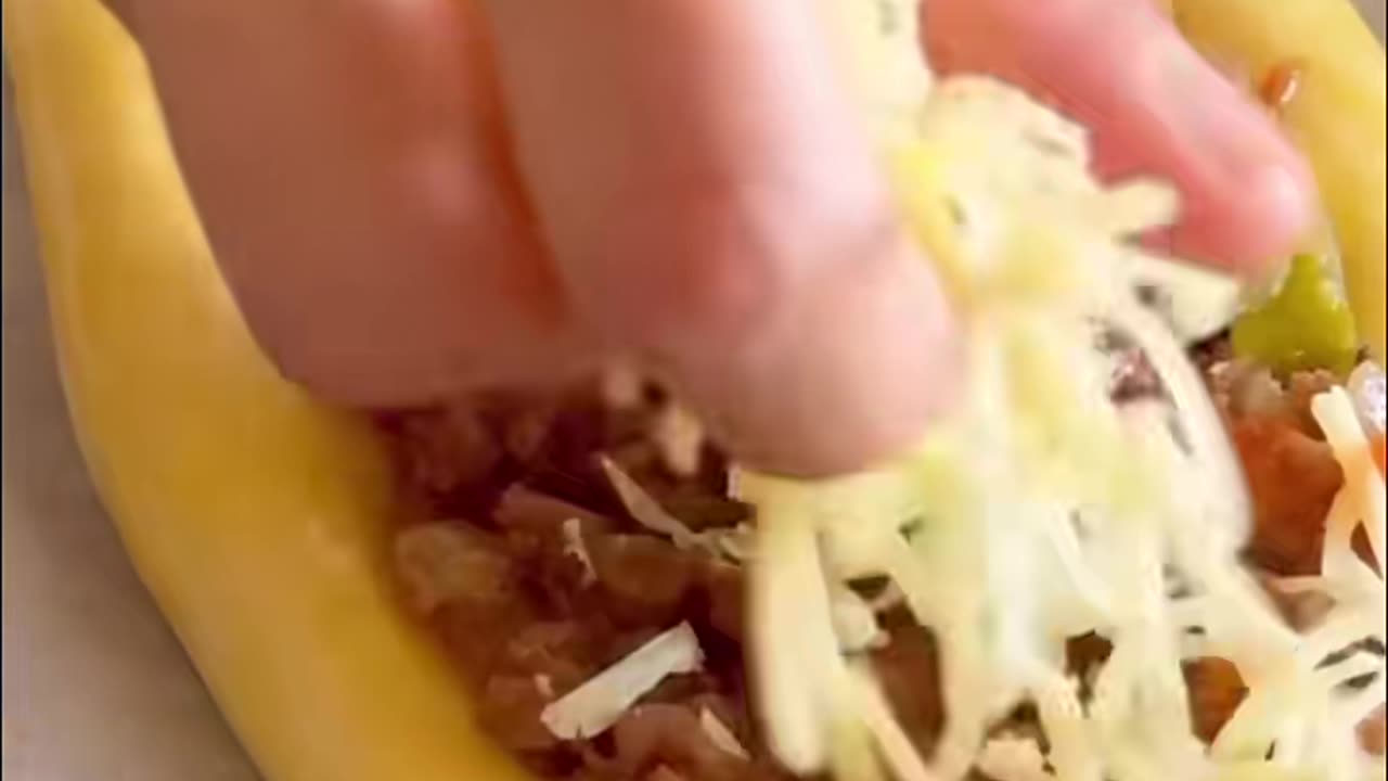 Today we re gona make Beef cheese bread snacks recipe with stuffed cheese in the side