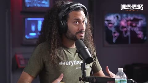 Ex-CIA officer Andrew Bustamante explains the telltale sign that nuclear weapons