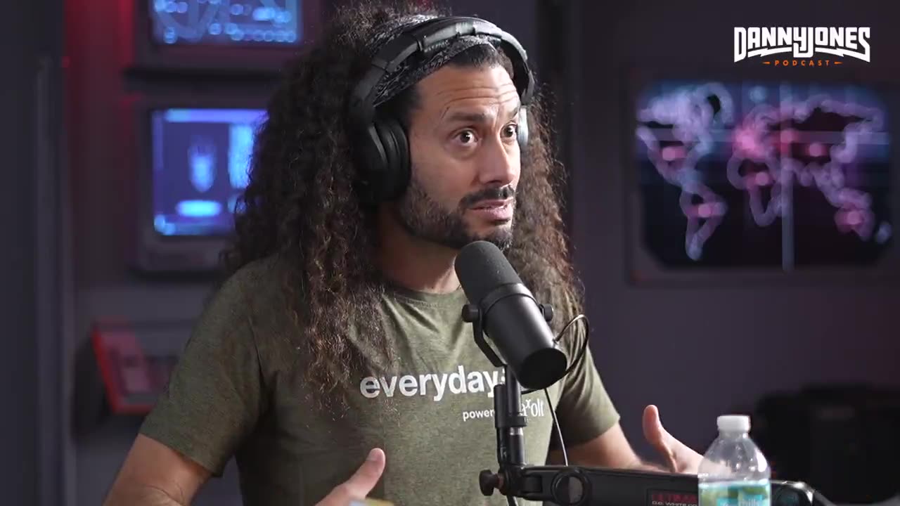 Ex-CIA officer Andrew Bustamante explains the telltale sign that nuclear weapons