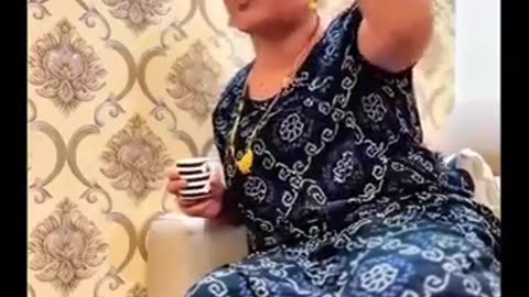 Mummy sa Gym ka liya fees...,