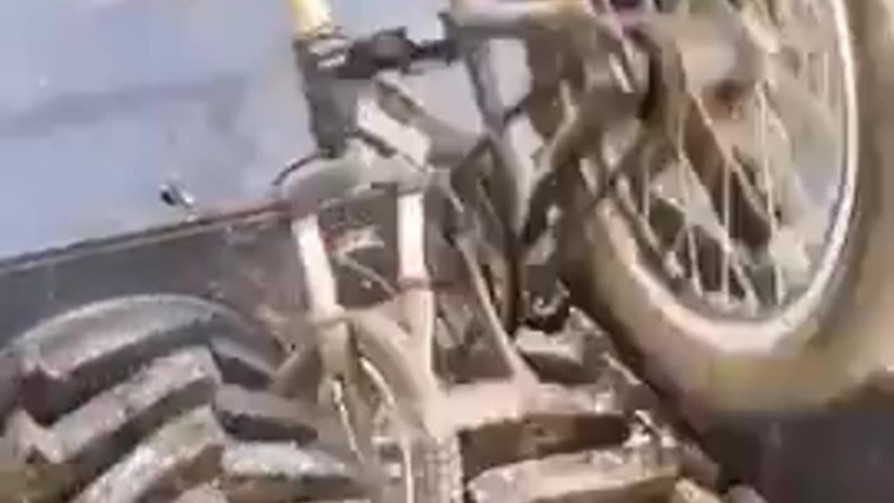 IF DONALD TRUMP WAS A MACHINE.. HE DESTROYS EVERYTHING HE TOUCHES..