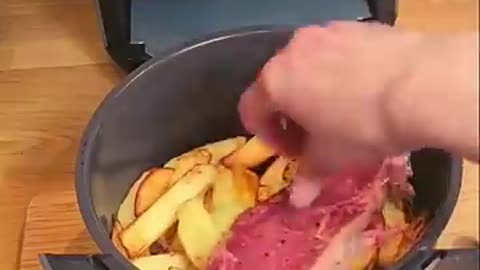 Steak and chips cooked in an air fryer