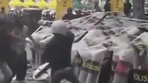 breaking news Indonesian protest
