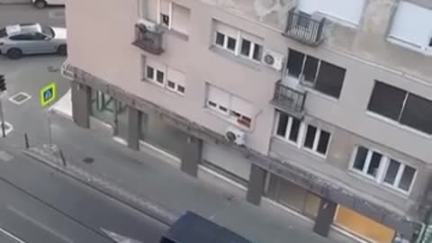 Serbian police attempted to run over the protestors with 4 vans, while going full speed at them.