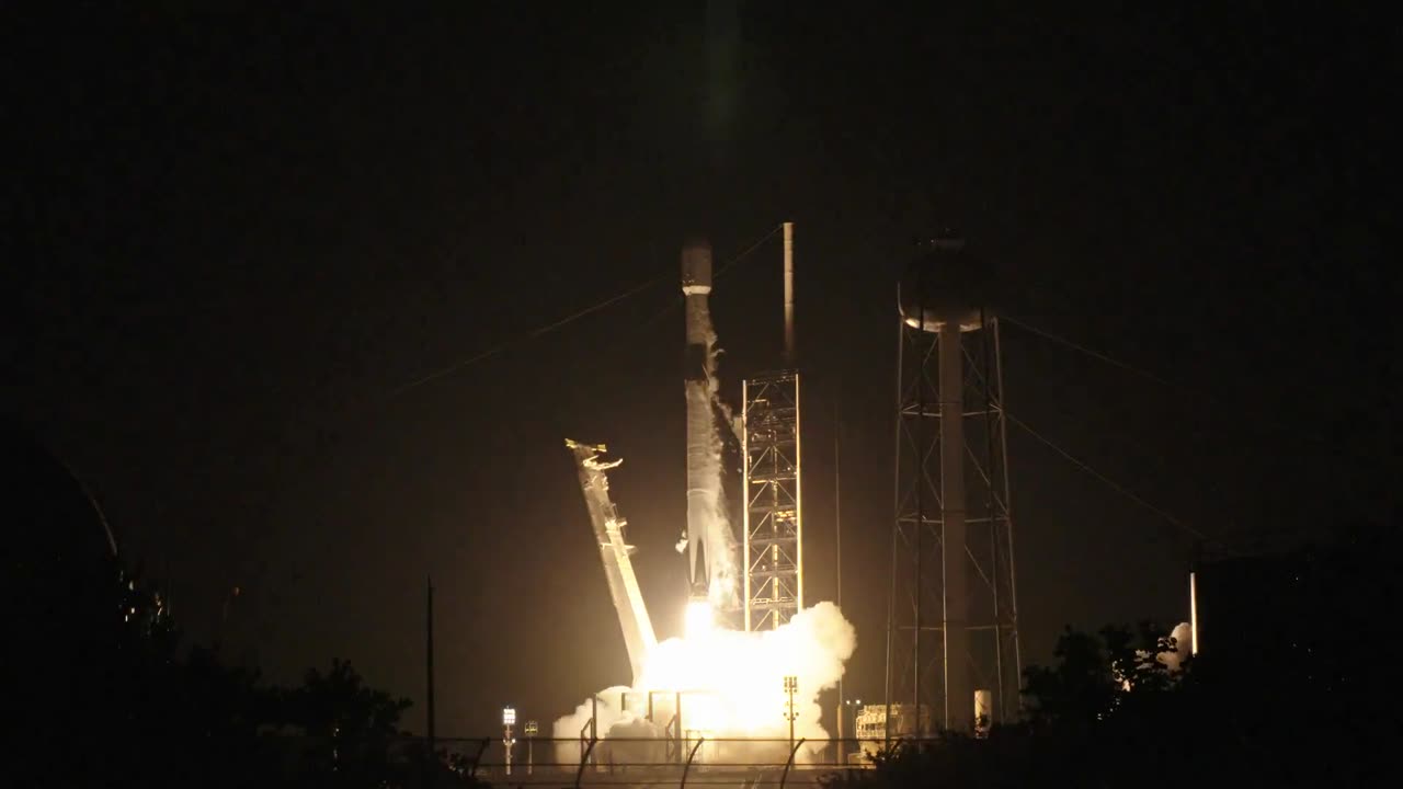 Falcon 9 launches back-to-back Starlink missions from California and Florida