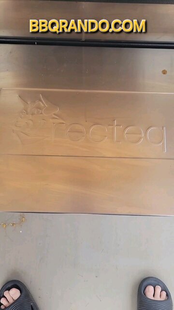 Smoking Ribs 🍖🍖 on our Recteq