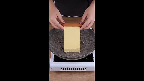 I learned this trick with a friend from Italy, now everyone is making hot dog lasagna #cooking