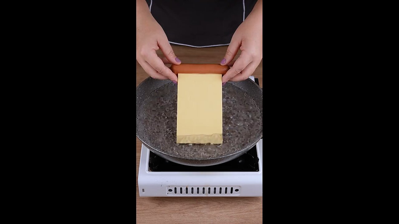 I learned this trick with a friend from Italy, now everyone is making hot dog lasagna #cooking