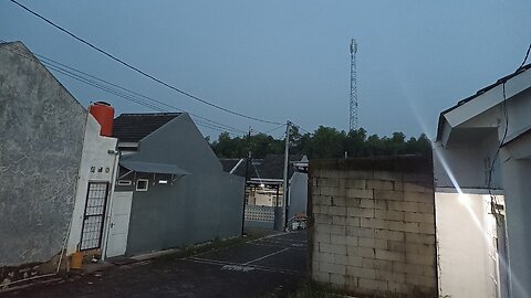 Suasana pagi hari di perumahan