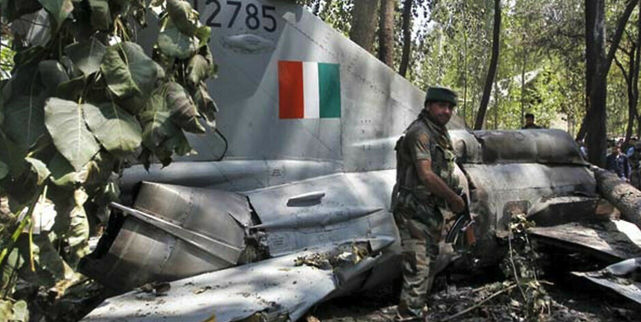 Pakistan 'shoots down' two Indian jets