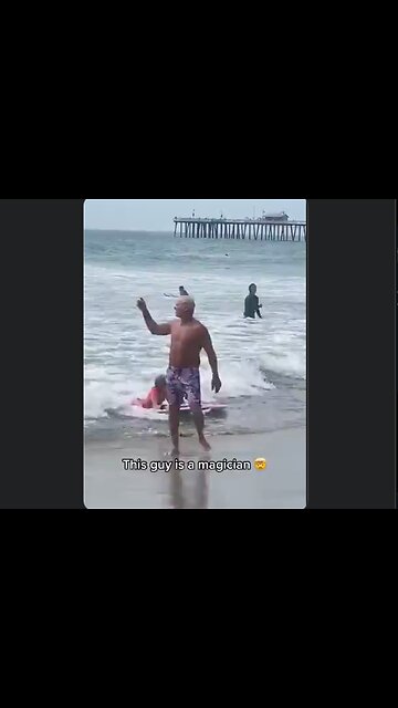 I have never seen anyone do tricks like this with a frisbee - very cool. 👍👀