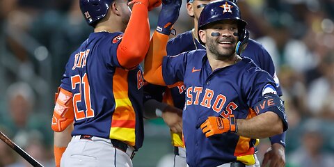 José Altuve se voló la barda con Houston