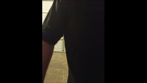 Pose inspirada en las artes marciales.